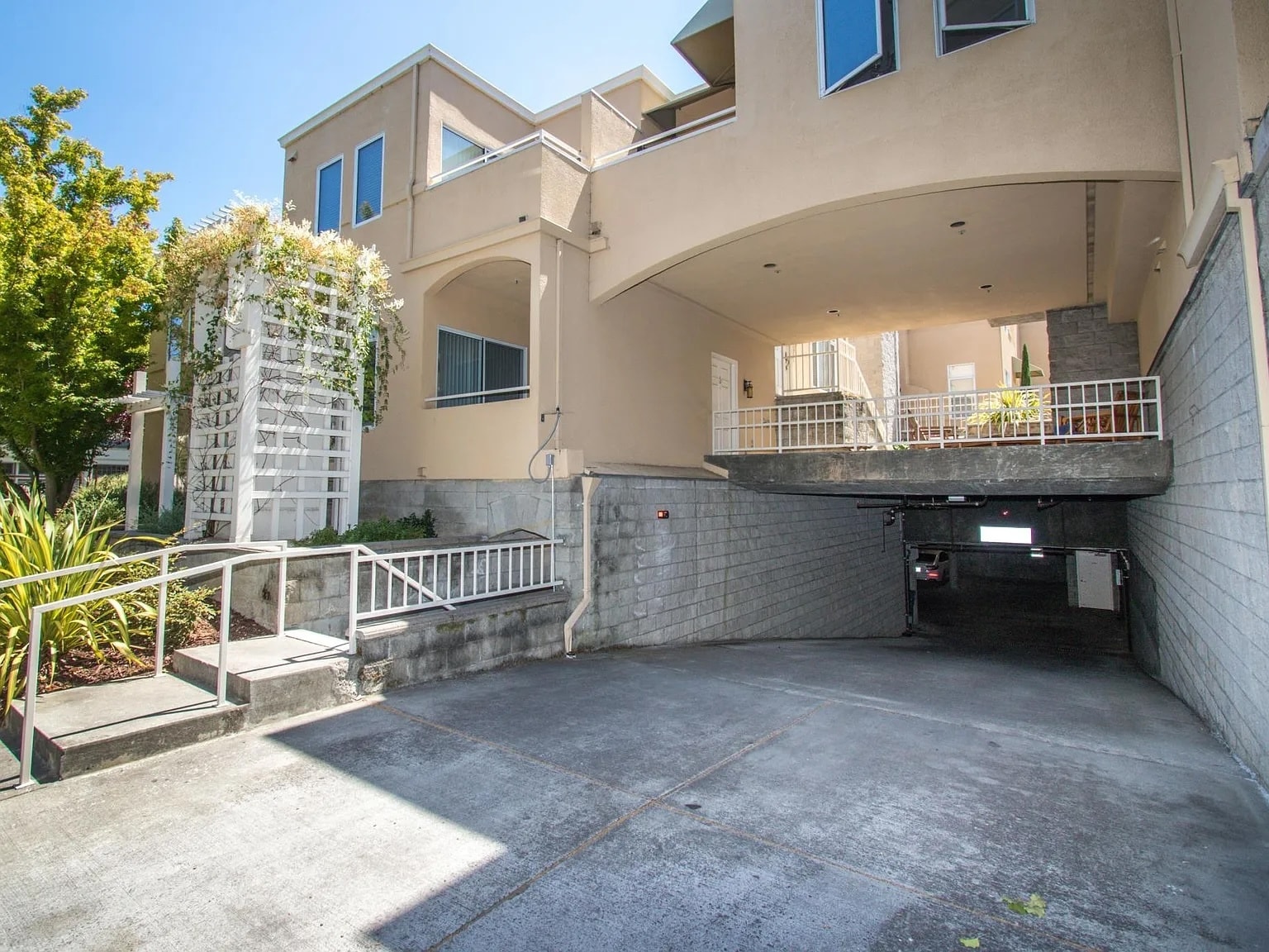 Building Photo - 233 Homer Ave