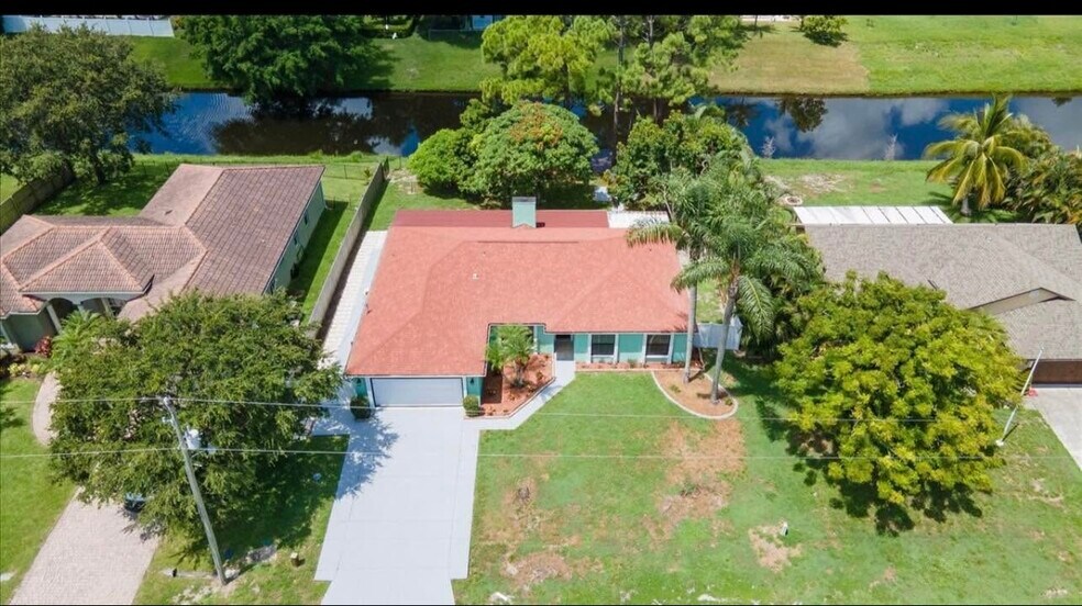 Building Photo - 2024 SW Monterrey Ln