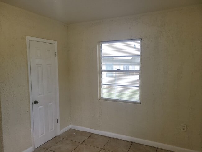 Building Photo - 508 Booker St