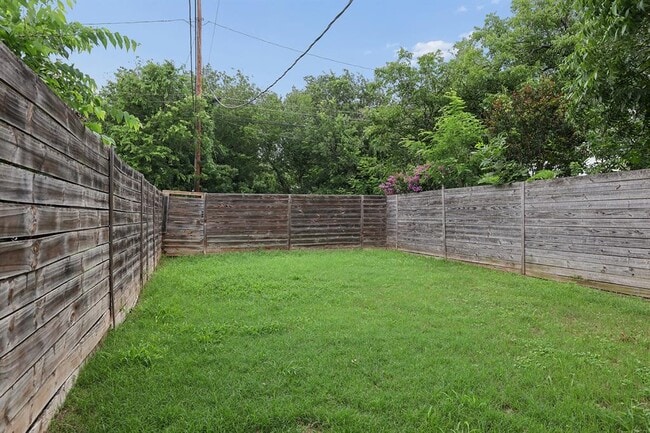 Building Photo - 2308 Devonshire Dr