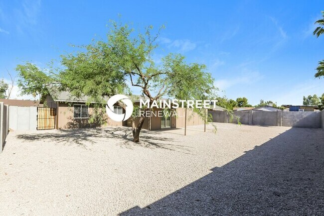 Building Photo - 4 Bedroom Pet-Friendly Home in Phoenix, AZ...
