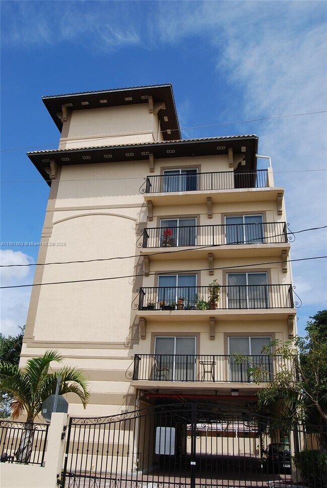 Primary Photo - 909 SW 15th Ave