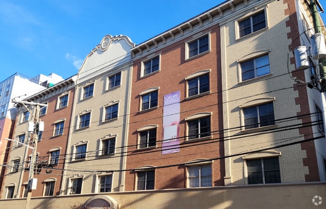 Building Photo - Solo at Hudson