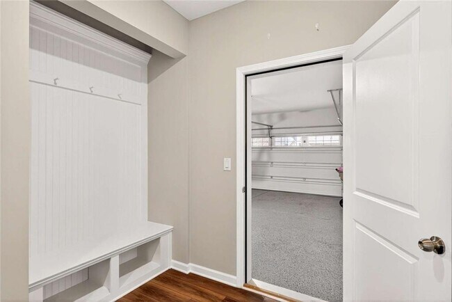 Building Photo - 3960 Redwood Dr