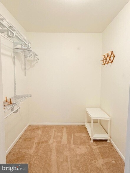 Building Photo - 201A Kelly Cove