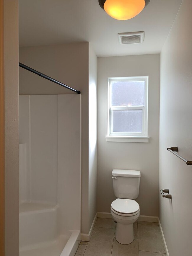 Building Photo - 61565 SE Alstrup Rd