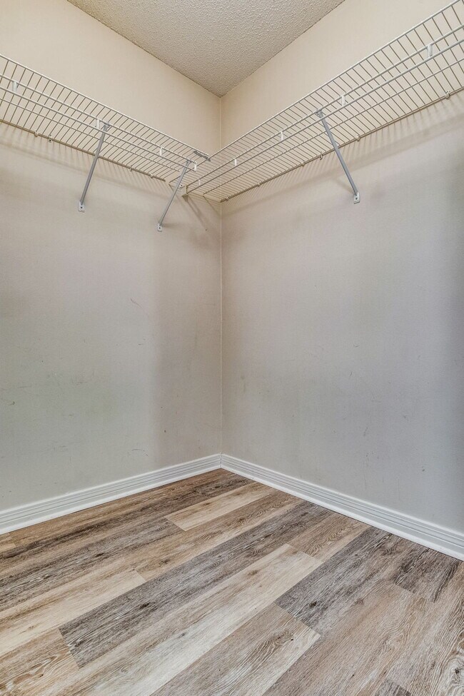Building Photo - Welcome to your dream home! This stunning ...