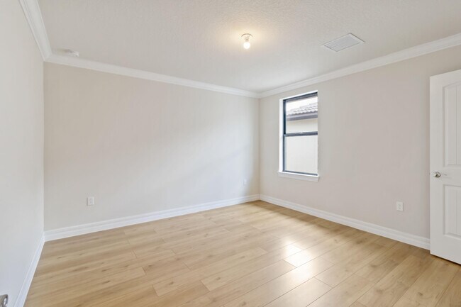 Building Photo - 8289 Vaulting Dr