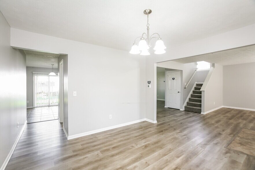 Building Photo - 1446 Hillcot Ln