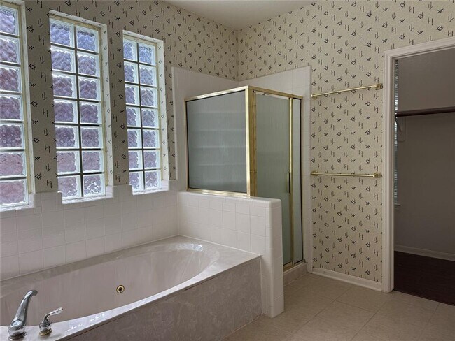 Building Photo - 17414 Fountainview Cir