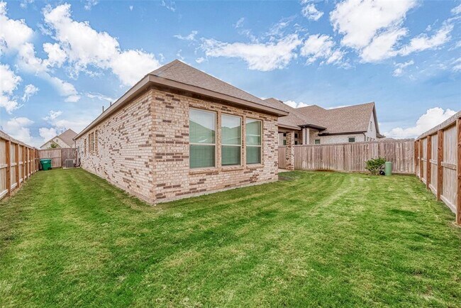 Building Photo - 402 Jolly Ginger Dr