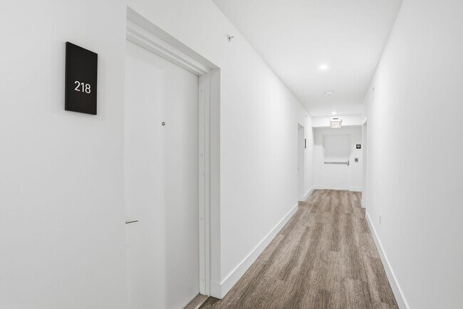 Building Photo - 111 SE 1st Ave