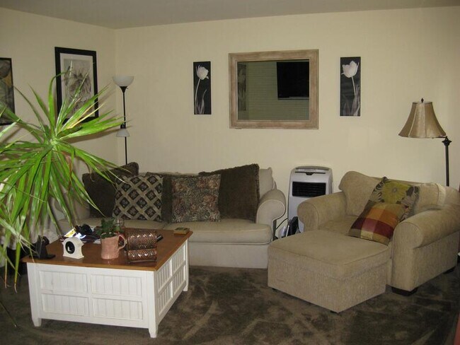 Building Photo - 214 Magnolia Dr