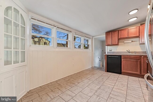 Building Photo - 1615 Grange Rd