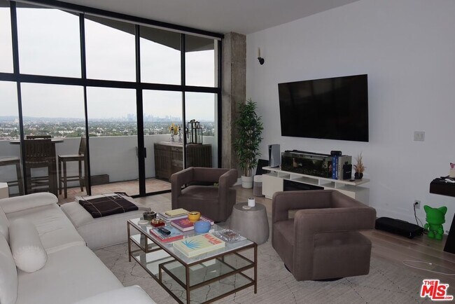 Building Photo - 1155 N La Cienega Blvd