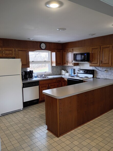 Building Photo - 445 Schaeffer Rd