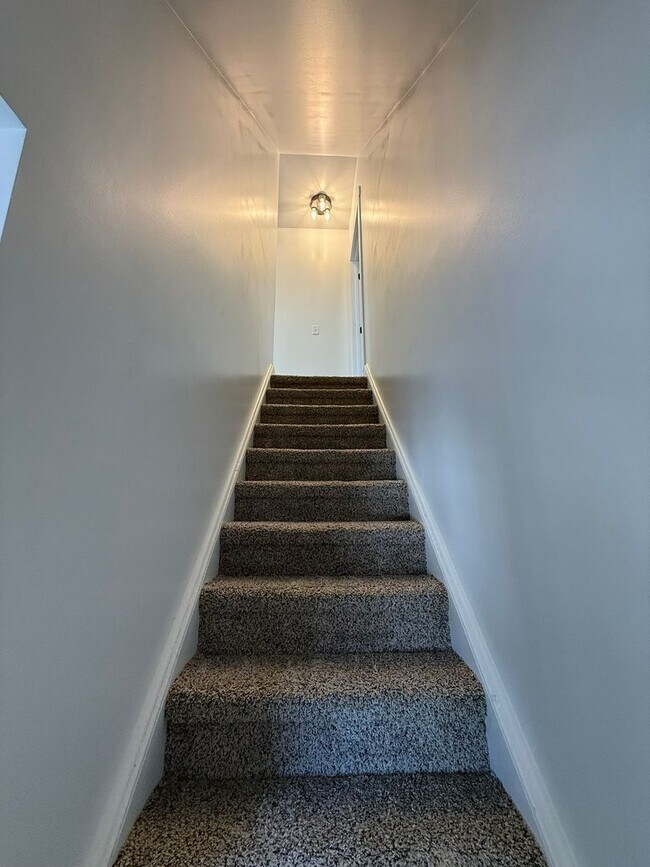 Building Photo - 310 W Market St