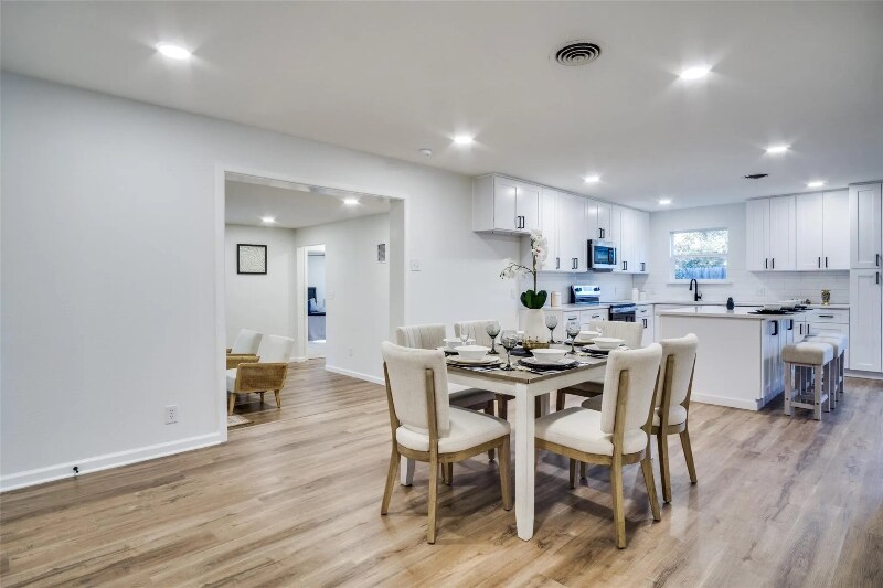 Building Photo - 5812 Waltham Ave