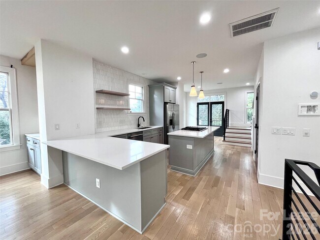 Building Photo - 614 West Blvd