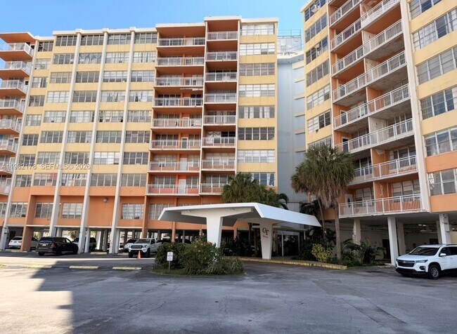 Building Photo - 2025 NE 164th St