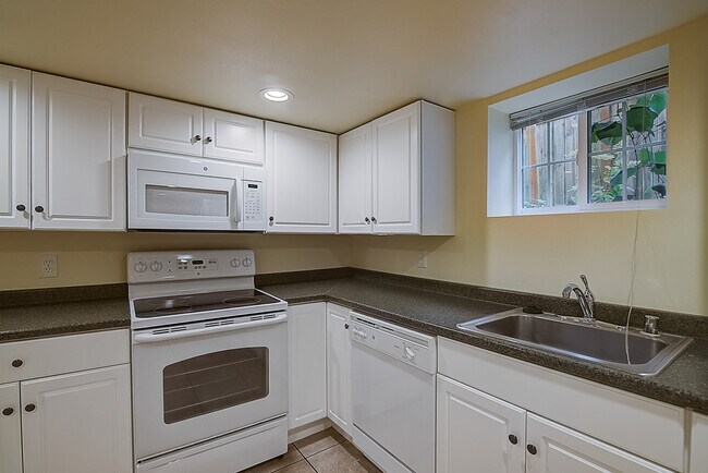 Building Photo - 5042 7th Ave NE