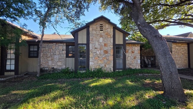 Primary Photo - Comfortable 3 bedroom, 2 bath townhome AVA...
