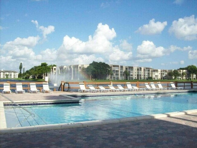 Building Photo - 1721 Whitehall Dr