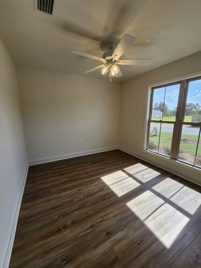 Building Photo - !!New Construction!! NEAR Pinegrove Elementary/Middle - 4BR Home with Granite Countertops, LVP Fl...