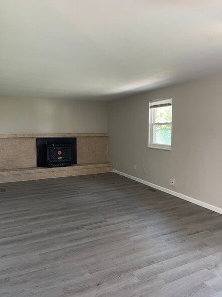 Building Photo - 7883 Sebring Dr