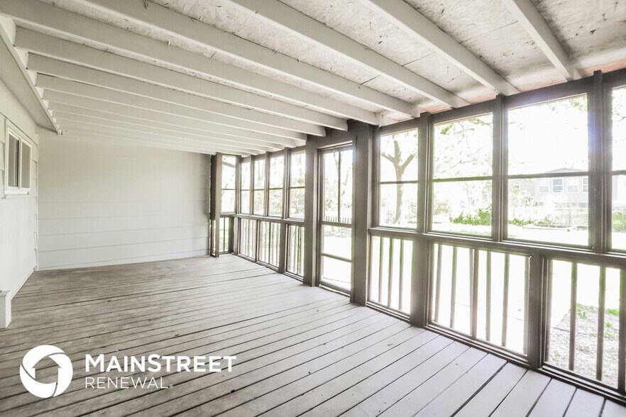 Building Photo - 13107 Sycamore Ave