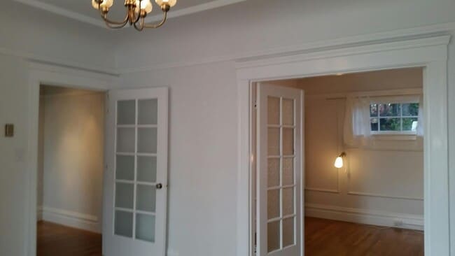 Building Photo - Really nice apartment with office space in...
