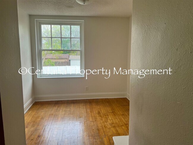 Building Photo - Johnson Apartments 412-422 4th St N