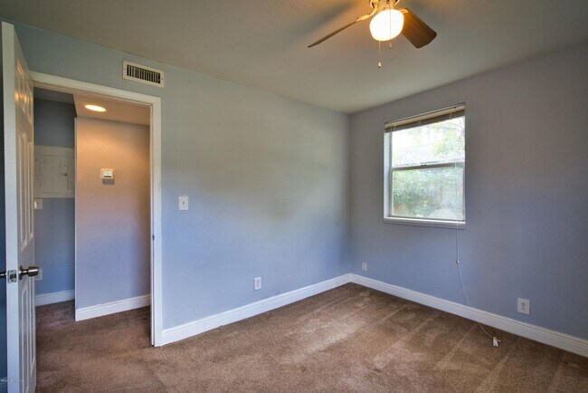 Building Photo - 2036 Inwood Terrace