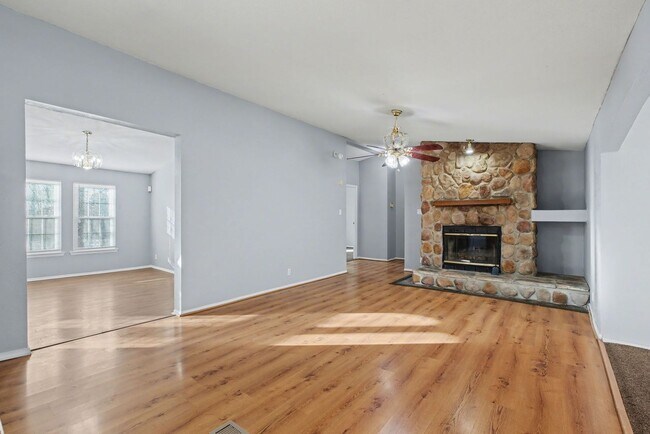 Building Photo - 3-Bed Home with Fireplace, Fenced Yard & Flexible Living Space