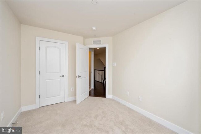 Building Photo - 219 Strummer Ln