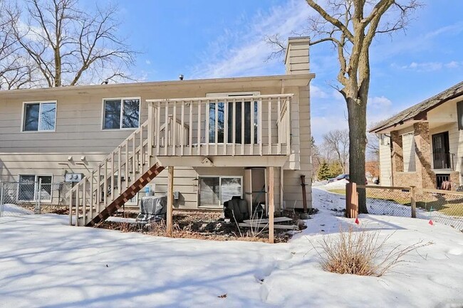 Building Photo - Amazing 3 Bedroom Twin Home!