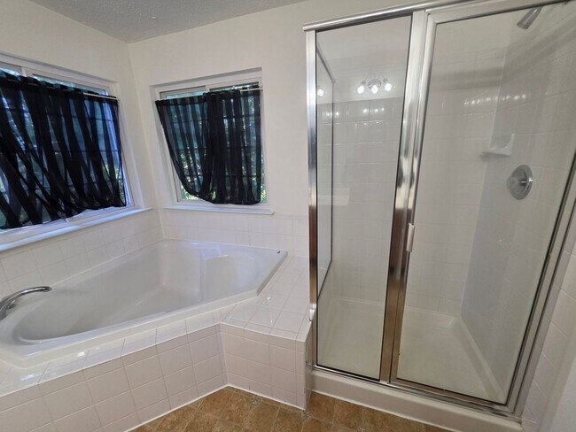 Building Photo - 558 Windsong Dr