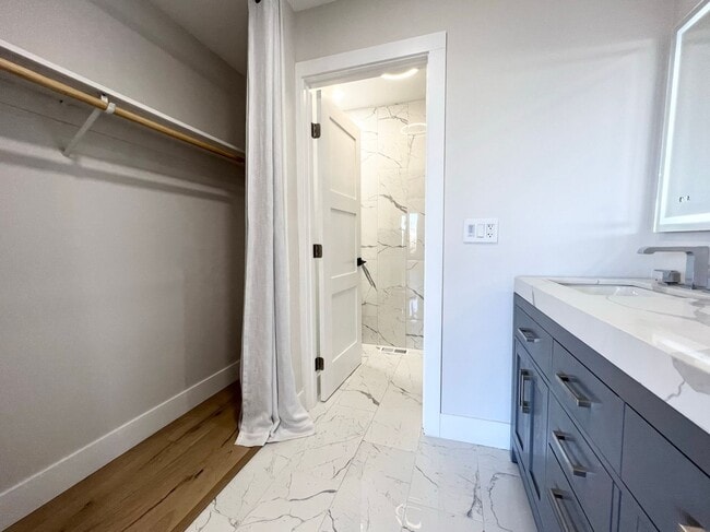 Building Photo - Beautifully Remodeled Condo with OCEAN VIE...