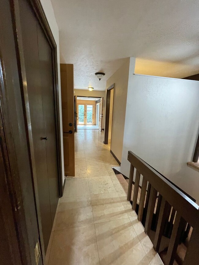 Building Photo - $500 off 1st Month, Spacious Boulder Locat...