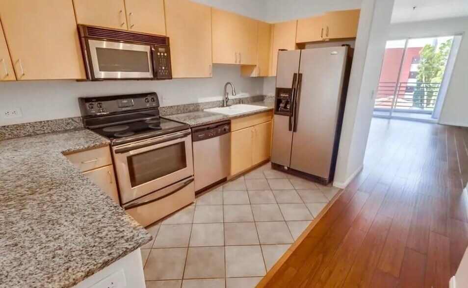 Building Photo - 1643 6th Ave