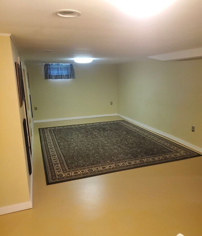 Building Photo - Single Family 3 Bedroom 1.5 Bath