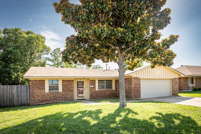 Building Photo - 4708 NW Cheryl Blvd