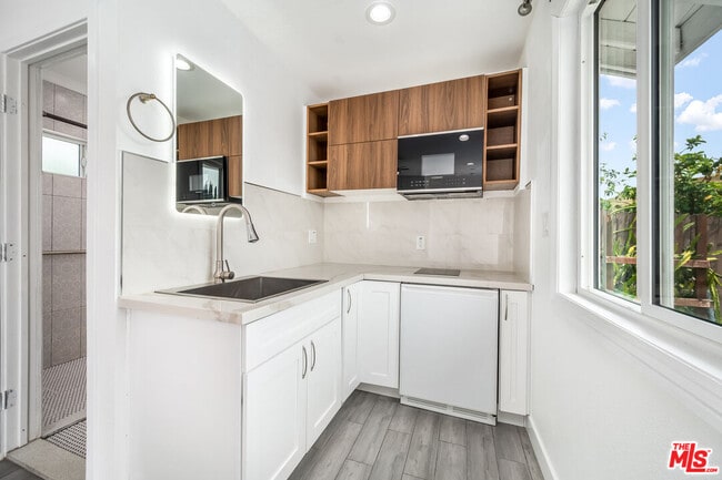 Building Photo - 4431 Lynnfield St