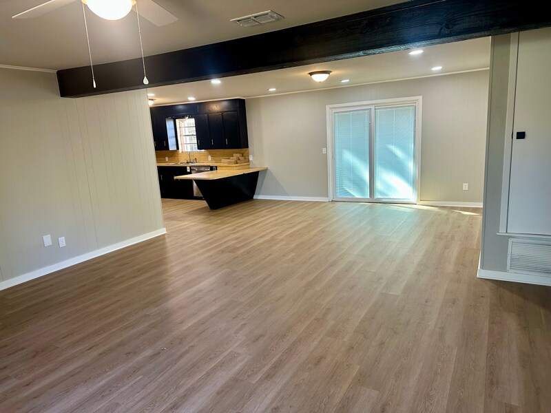 Building Photo - 412 Helane Ln