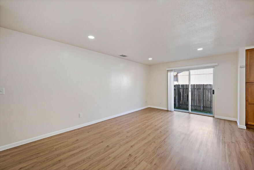 Building Photo - 1401 Prospect Way