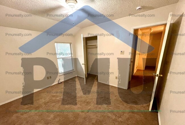 Building Photo - AVAILABLE NOW!!! Great Area!!  Off Pleasan...