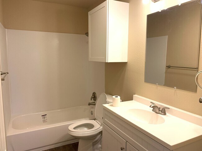 Building Photo - Completely Remodeled 3 bed house!
