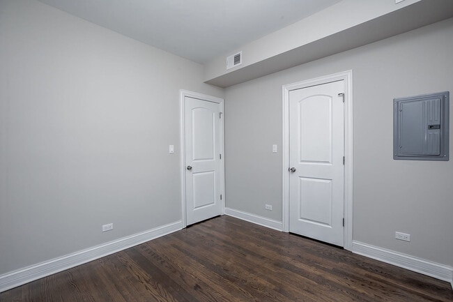 Building Photo - 2648 W Lunt Ave