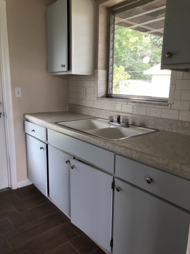 Building Photo - 2 Bed 1 Bath Home | Pet Friendly | Washer ...