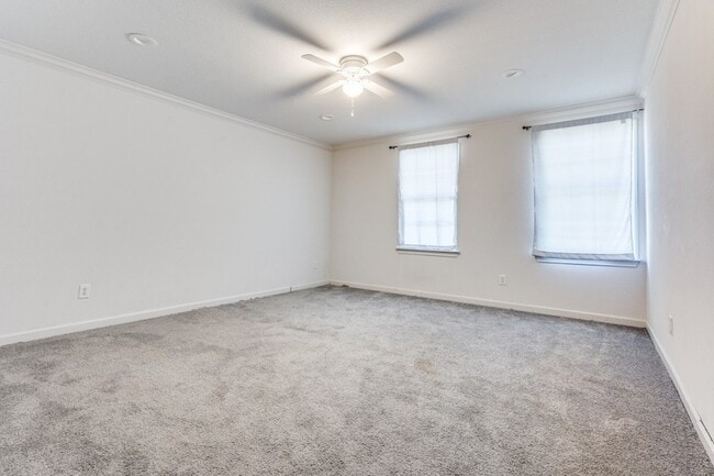 Building Photo - 320 S Mesa Verde Way